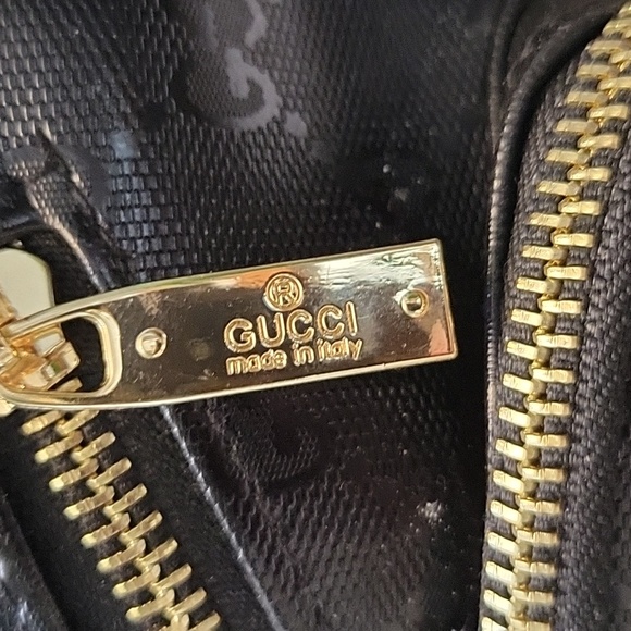 Inspired Crossbody Bag with Red and Green Strap - Picture 3 of 7